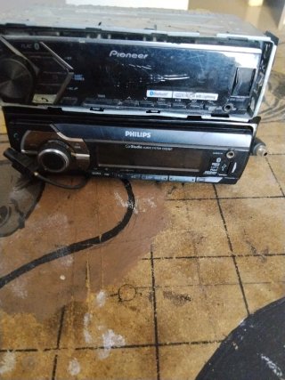 2 Radios Coche Pioneer y Philips por cada uno 30