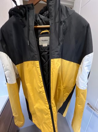 Chubasquero Cortavientos Negro y Amarillo