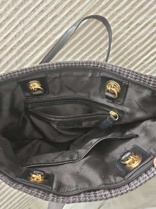 Bolso Calvin Klein pata de gallo cadena dorada