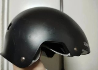 Casco infantil negro Seafor
