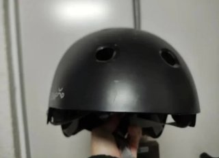 Casco infantil negro Seafor