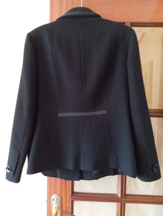 Estupendo chaquetón negro