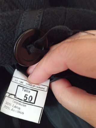 Estupendo chaquetón negro