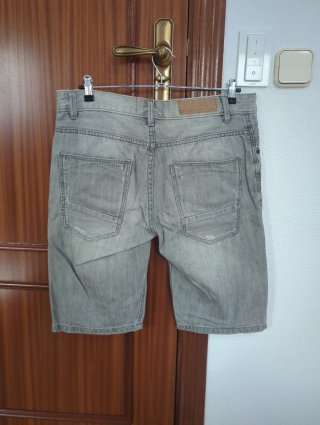 Pantalón vaquero corto gris