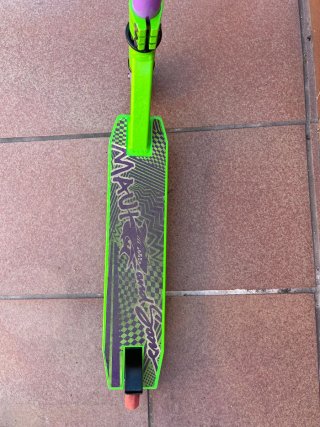 Patinete morado/verde
