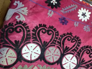 Antiguo Suzani bordado de Uzbekistán.