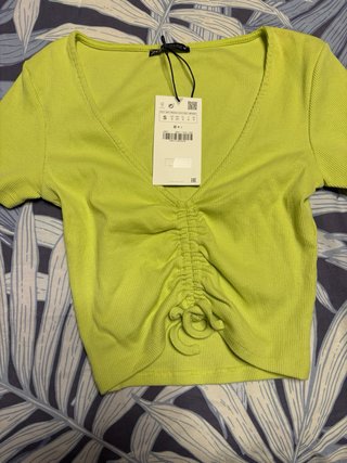 Camiseta Zara verde fruncida talla S