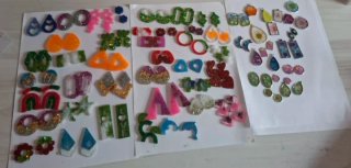 Set di orecchini e accessori