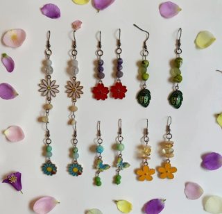 Set di orecchini e accessori