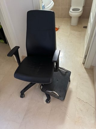 Silla de oficina ergonómica negra