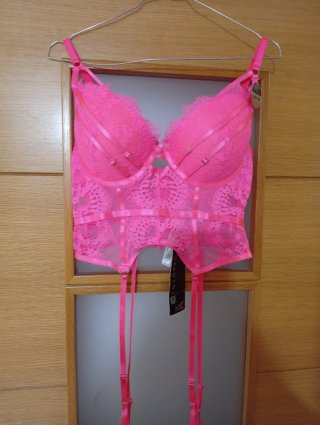 A estrenar . 2 crop top push up