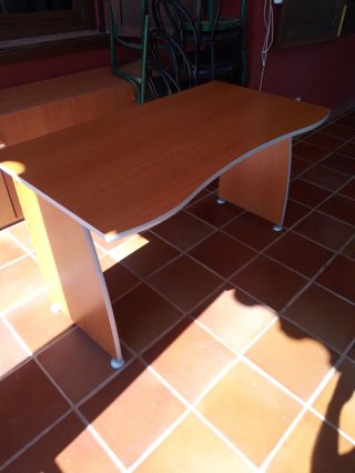 Mesa de escritorio de madera