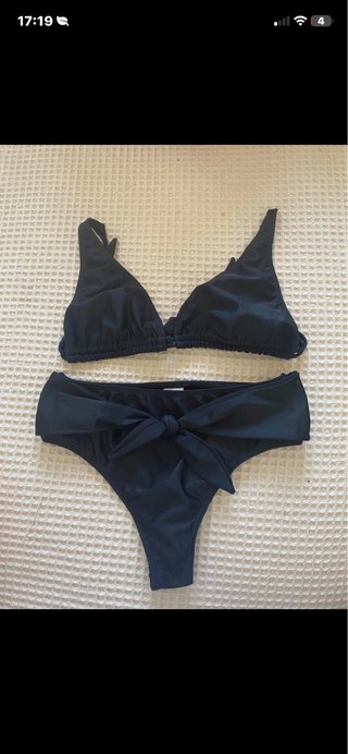 Traje de baño negro bikini