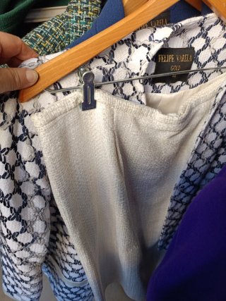 LOTE. 5 Trajes Falda y Chaqueta Felipe Varela .