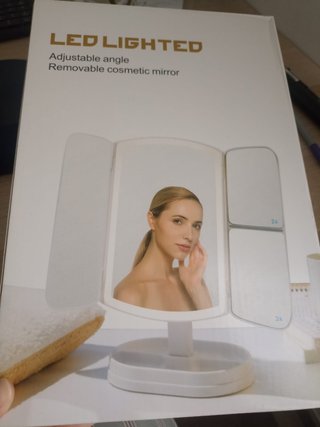 Specchio da trucco LED pieghevole regolabile