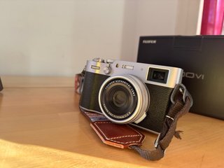 Fujifilm X100VI Silver — tiene 5 meses + extras