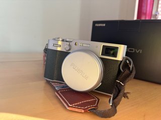 Fujifilm X100VI Silver — tiene 5 meses + extras