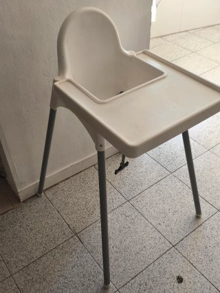 Trona de bebé blanca