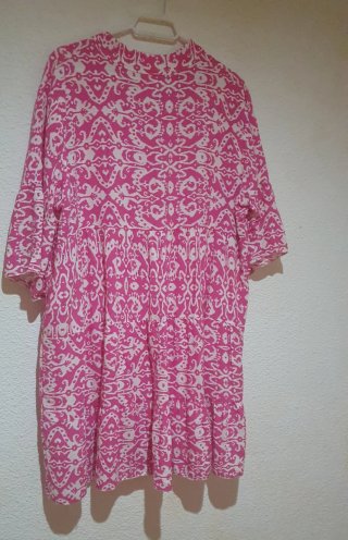 Vestido rosa y blanco estampado