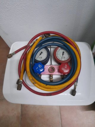 Manómetros frigorista.  Y juego de mangueras.