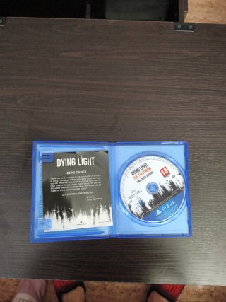 Juego Dying light, caja de Dead by daylight