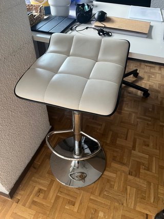 Taburete extensible metal y polipiel