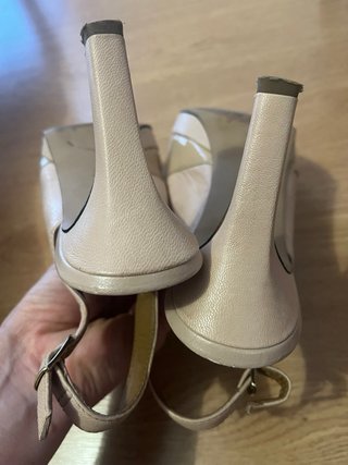 Sandalias Clarks Beige Peep Toe Tacón
