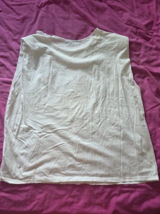 Camiseta blanca con cuello Peter Pan