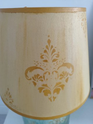 Lámpara de mesa artesanal