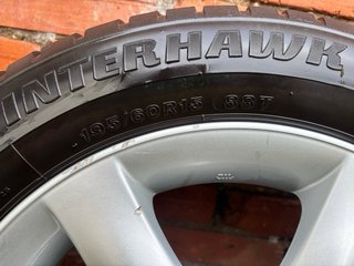 4 Llantas Toyota Originales con Neumáticos 15”