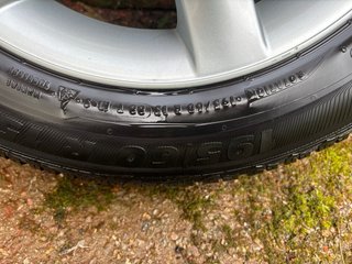 4 Llantas Toyota Originales con Neumáticos 15”