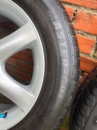 4 Llantas Toyota Originales con Neumáticos 15”