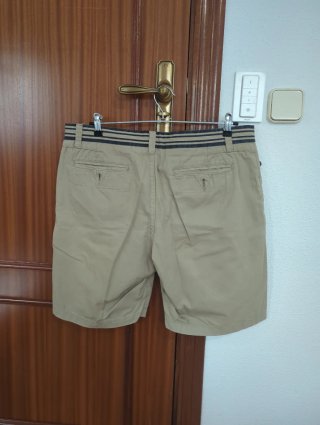 Pantalón corto chino beige