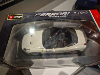 Ferrari California T 1/24 Burago Descapotable