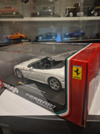 Ferrari California T 1/24 Burago Descapotable