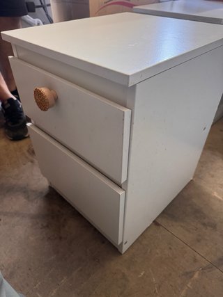 Due comodini Ikea bianchi