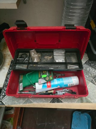 Caja de almacenaje para herramientas roja