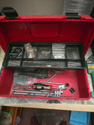 Caja de almacenaje para herramientas roja