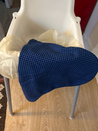 Trona IKEA con cojín y funda
