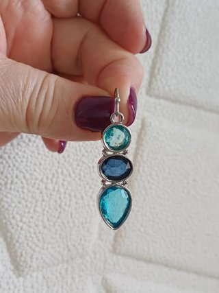 Orecchini pendenti con pietre blu e azzurre