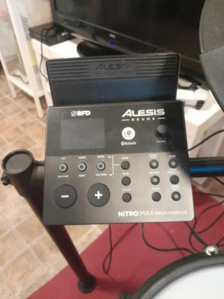 Batería Eléctrica Alesis Nitro Max Kit