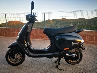 Piaggio Vespa ET2 Negra