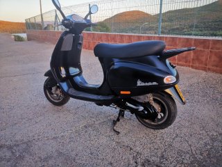 Piaggio Vespa ET2 Negra