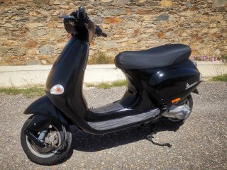Piaggio Vespa ET2 Negra