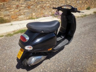 Piaggio Vespa ET2 Negra