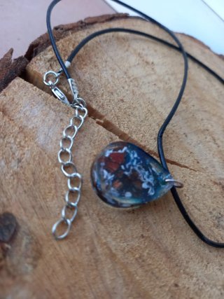 Colgante artesanal epoxy hecho a mano