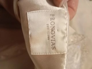 Traje de fiesta beige y dorado