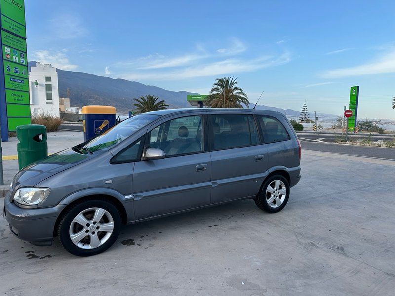 Opel Zafira 2004 - foto 1