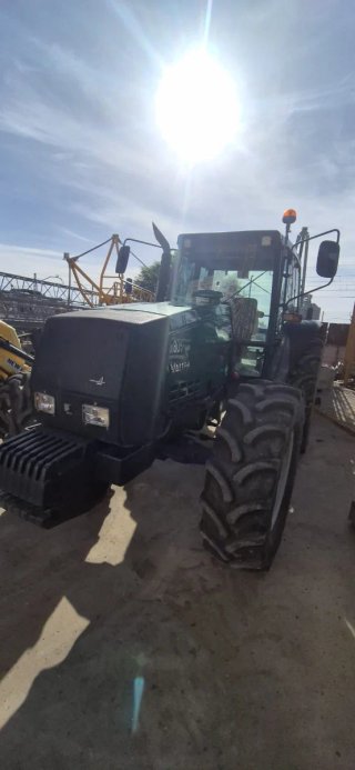 Tractor Valtra 8050