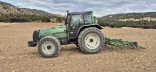 Tractor Valtra 8050